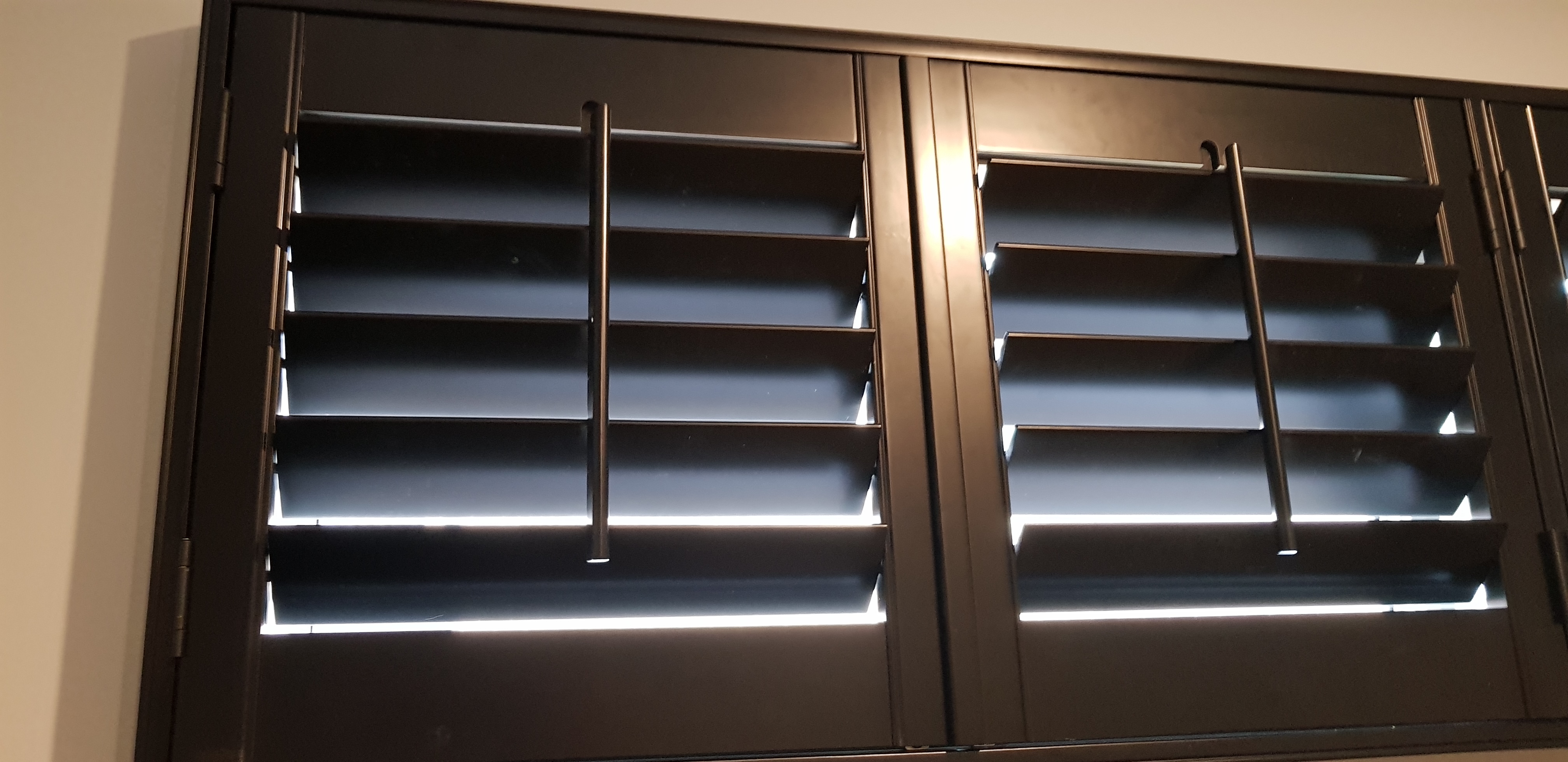 plantation shutters blinds indoor